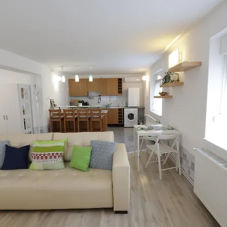 Stardust Apartment Pecs