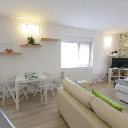 Stardust Apartment Pecs